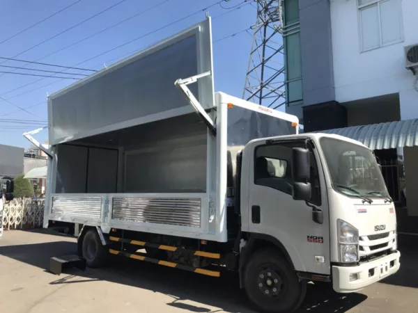 Dịch vụ thay Kính chắn gió xe tải Isuzu 2.8 tấn tận nơi